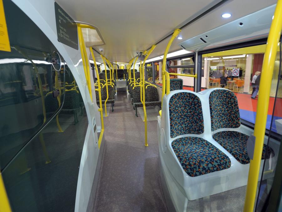 Интерьер Alexander Dennis Enviro400H 2008 года  (фото 7 из 12)